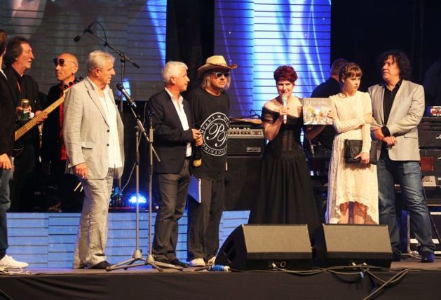 Protagonisté filmu Revival s režisérkou křtili stejnojmennou knížku.