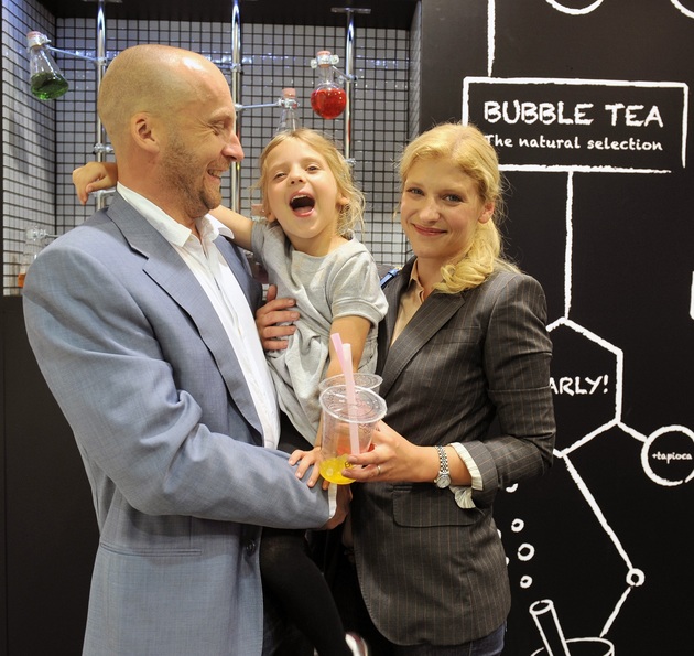 Jitka Ježková s manželem a dcerkou.