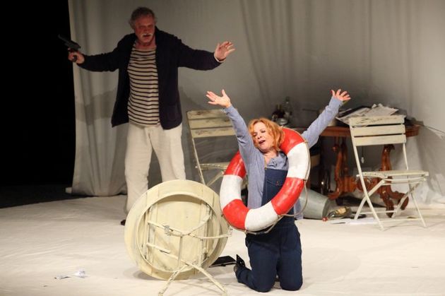 Kamila se svým kolegou na jevišti Divadla Bez zábradlí.