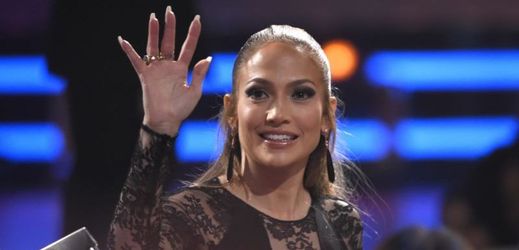 Jennifer Lopezová má prsty ve všem.