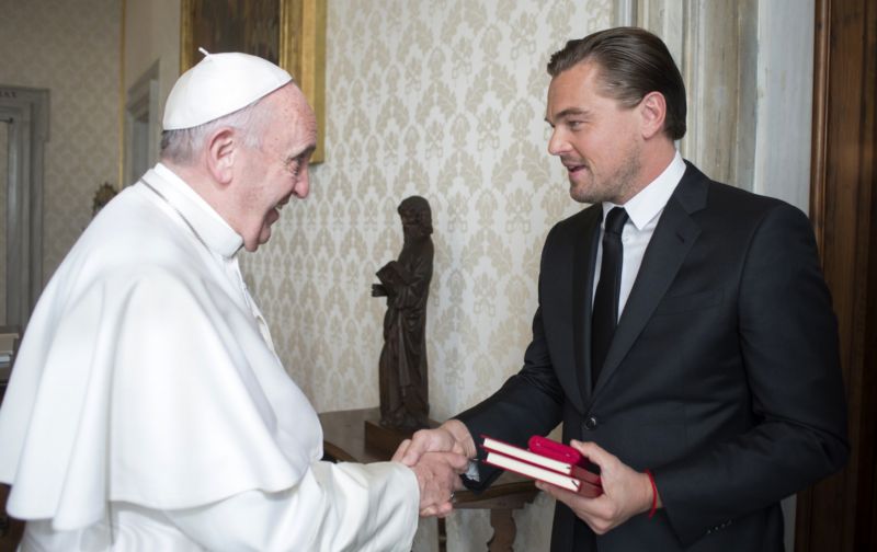 Na audienci u papeže se herec pochlubil svou italštinou.