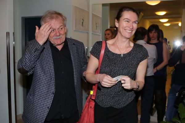 Karel Šíp se svojí manželkou byli mezi pozvanými hosty premiéry v Kalichu.