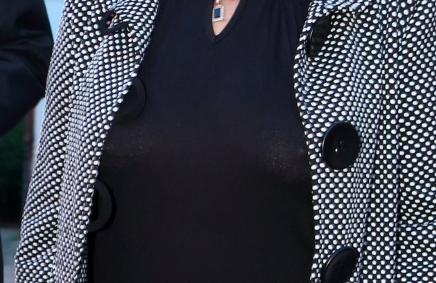 Herečce trčely bradavky.