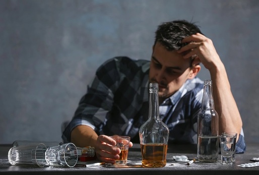 Náchylnost k pití alkoholu může být ovlivněna genetickými predispozicemi. 