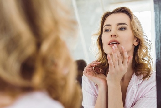 Pokožka na rtech je tenčí a citlivější než pokožka na jiných částech těla.