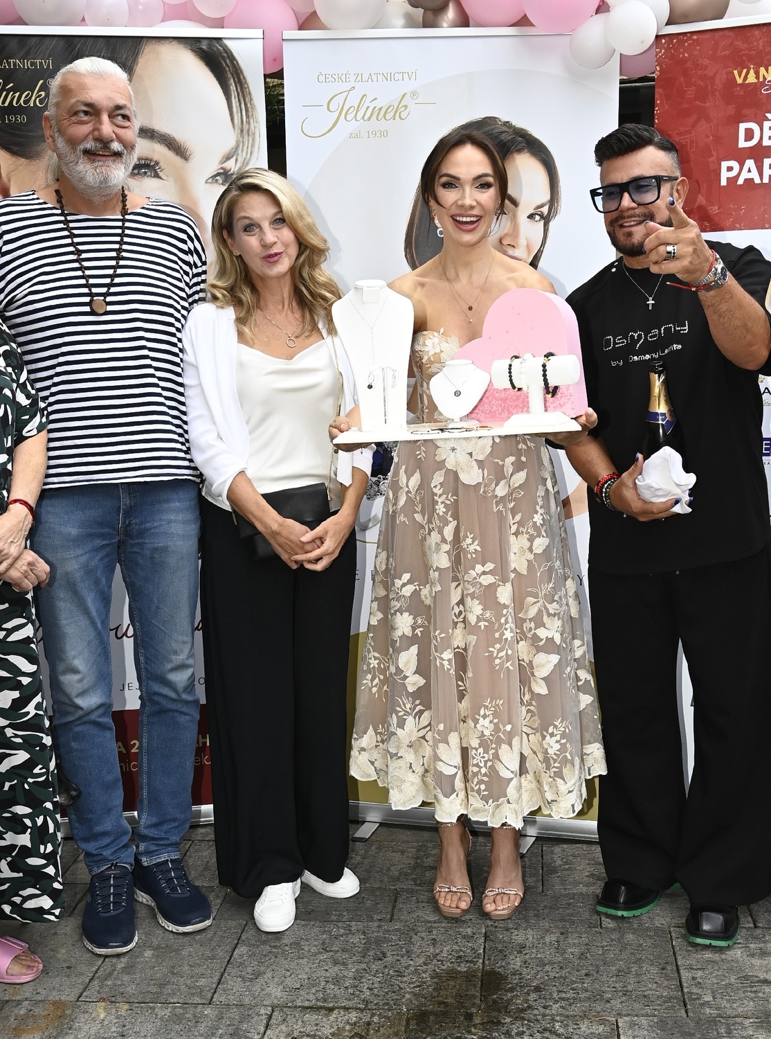 Kmotrů bylo hned několik.