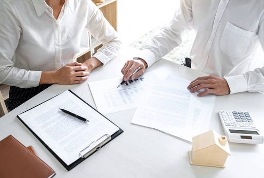 Dědické řízení, oficiálně nazývané řízení o pozůstalosti, je právní cesta k tomu, jak uspořádat majetek a závazky zemřelé osoby (zůstavitele).