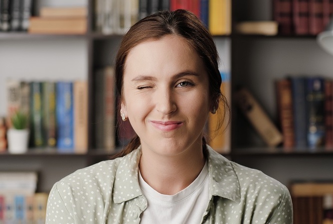 Oční svaly jsou ale neustále napjaté a soustředěné na krátkou vzdálenost, což vede k únavě, pálení a pocitu přesušených očí.