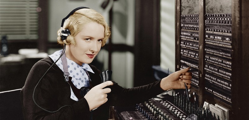 Vynálezce Bell byl profesorem výslovnosti a fyziologie řeči, ale zajímal se též o vzdělávání neslyšících.