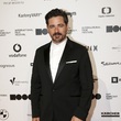 Herec Vojtěch Kotek, který je známý z pořadů Máme rádi Česko nebo Zrádci, buduje vlastní biofarmu u Kozárovic nedaleko Orlické přehrady. Jeho bydlení je všechno, jen ne tradiční. Na pozemku o rozloze šesti hektarů společně se svou ženou Radanou a tříletým synem Hubertem chovají slepice, ovce i koně a vesměs vlastními silami budují soběstačné hospodářství. Kotek do projektu investoval už přes deset milionů korun a netají se tím, že ho láká život, který je blíž přírodě, fyzické práci a klidu. A protože je herec také podnikavý, natočil o svém snažení sérii Farma Vojty Kotka, která měla u diváků velký úspěch.