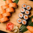 Historie sushi sahá několik století do minulosti a původně souvisela s konzervací ryb pomocí fermentované rýže.
