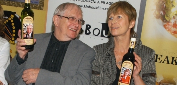 Jiří Suchý a Jitka Molavcová mají vlastní víno.