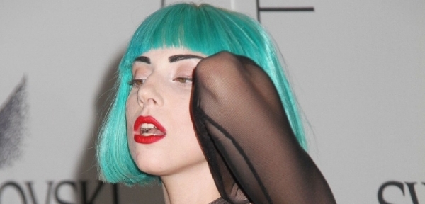 Gaga klidně odhalí i ňadra.