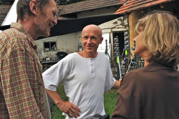 Režisér Zdeněk Tyc probírá s herci jejich postavy.