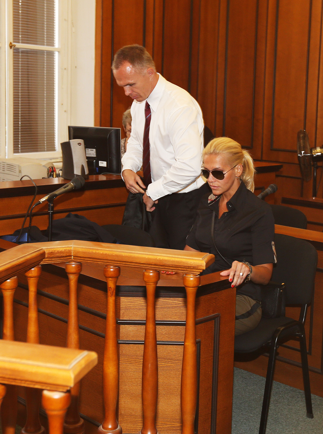 Dara Rolins se svým právníkem Robertem Vladykou.