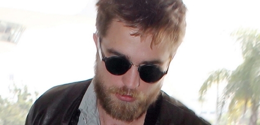 Pattinson v civilu vzhled moc neřeší.