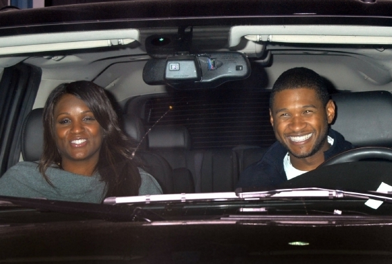 Fosterové úsměv na tváři pořádně ztuhl - Usher dostal děti do své péče.