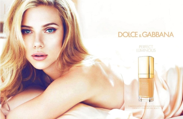Scarlett Johanssonová je krásná žena. A v reklamě se ukazuje ráda.