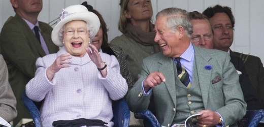 Alžběta II. a její záchvat smíchu.