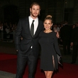 Chris Hemsworth a Elsa Patakyová. Novopečení rodiče a nejhezčí pár večera.
