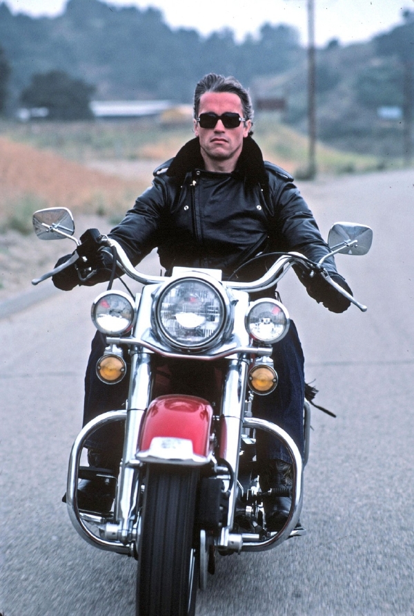 Vášnivý motorkář Arnold Schwarzenegger.