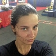 I Adriana Lima musí cvičit aby měla perfektní tělo.
