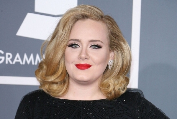 Adele porodila synka.