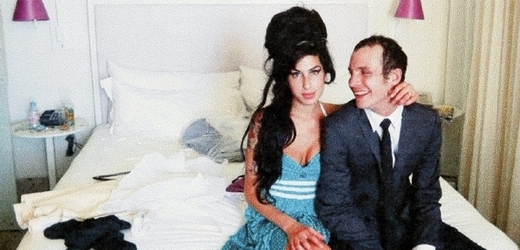 Winehouseová zemřela na otravu alkoholem.