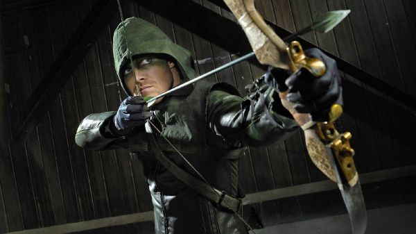 Herec září v seriálu Arrow.
