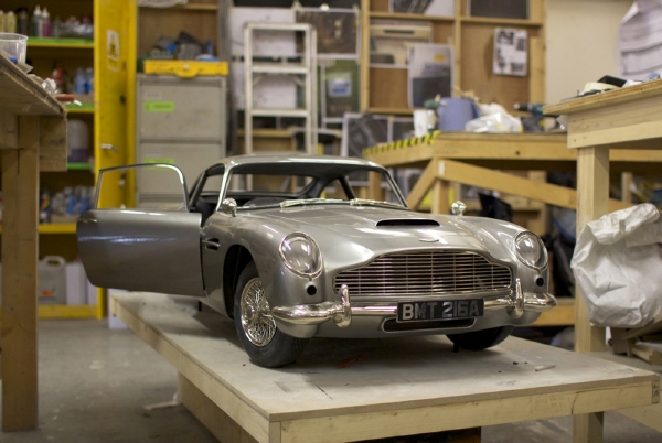 Filmový Aston Martin byl třikrát menší než jeho skutečná předloha.