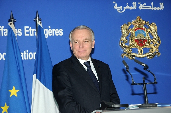 Francouzský premiér Jean-Marc Ayrault ve středu v televizi řekl, že Depardieův krok je "dosti ubohý".