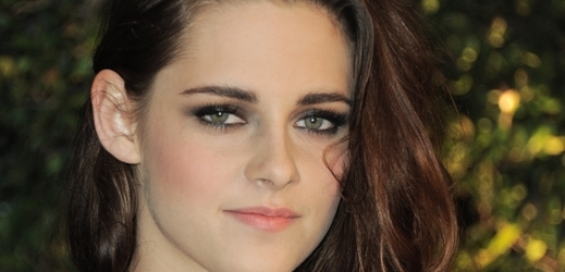 Stewartová o sobě tvrdí, že je normální dívka. Pattinson jí zřejmě uvěřil.
