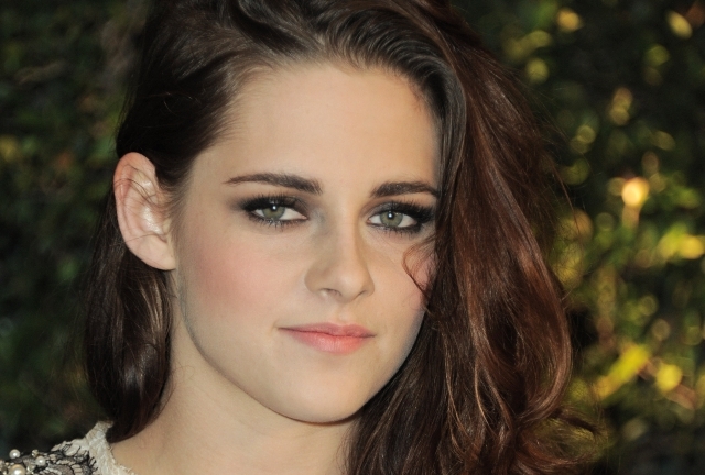 Stewartová o sobě tvrdí, že je normální dívka. Pattinson jí zřejmě uvěřil.