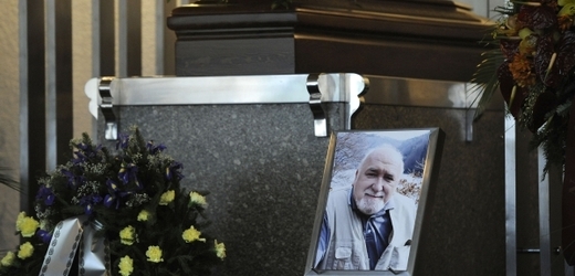 Poslední rozloučení s filmovým historikem a publicistou Karlem Čáslavským, který zemřel 2. ledna ve věku 75 let, se konalo 9. ledna v pražském krematoriu v Motole.