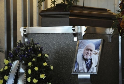 Poslední rozloučení s filmovým historikem a publicistou Karlem Čáslavským, který zemřel 2. ledna ve věku 75 let, se konalo 9. ledna v pražském krematoriu v Motole.