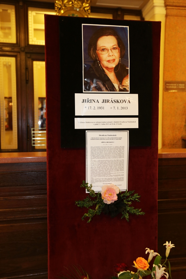 ROzloučení s Jiřinou Jiráskovou proběhlo v jejím domovském vinohradském divadle.