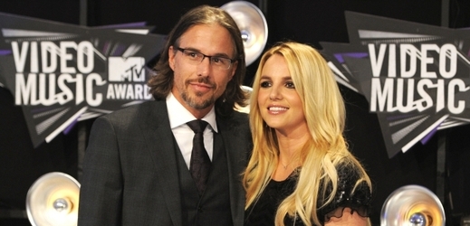Britney Spearsová a Jason Trawick zrušili zasnoubení.