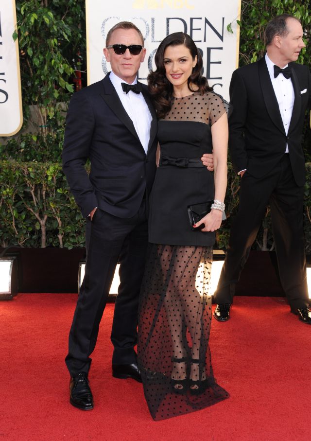 Daniel Craig s manželkou Rachel Weiszovou. Ta by potřebovala vyměnit šaty.