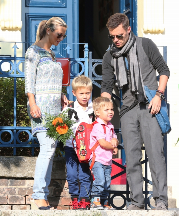 Monika Marešová s dětmi a s manželem Leošem.
