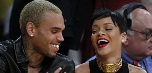 Rihanna a Chris Brown jsou opět spolu.
