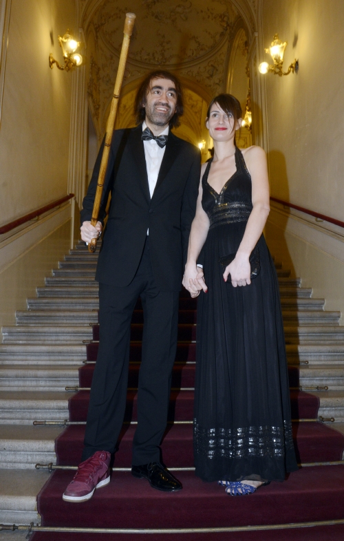 Herec a režisér Jakub Kohák se svou přítelkyní na tradičním Plese v opeře.