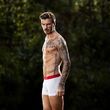 David Beckham v reklamě na spodní prádlo.