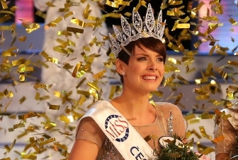 Česká Miss 2013 Gabriela Kratochvílová (uprostřed).