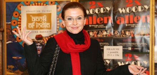 Dana Morávková hraje v seriálu podváděnou ženu.