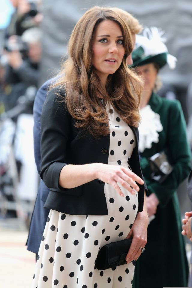 Na Kate už je těhotenství pořádně vidět.