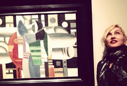 Madonna a abstraktní obraz Fernanda Légera.