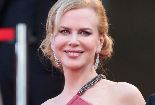 Herečka Nicole Kidmanová se za tvar svých ňader rozhodně nemusí stydět. Co říkáte?