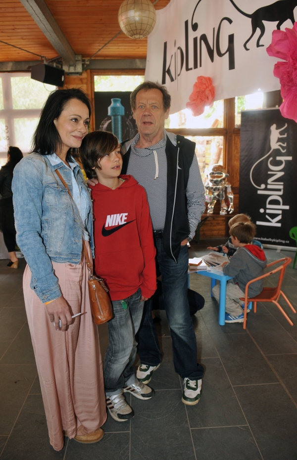 Oldřich Vízner s manželkou Vendulkou a synem.