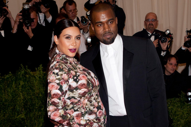 Americký producent a raper Kanye West odloudil od muže televizní celebritu Kim Kardashianovou (na snímku), která s ním čeká dítě. Zřejmě jí vyhovuje jeho apetit víc než náruživost jejího zákonného manžela Krise Humphriese.