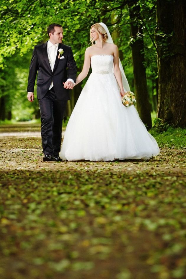 Zamilovaní novomanželé vyrazí co nejdříve na svatební cestu.
